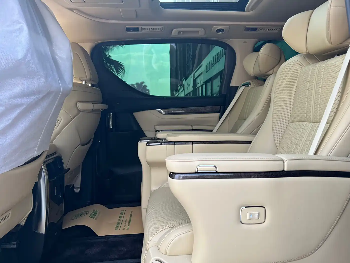 Toyota Vellfire 2020 Twin Engine 2.5L HV Premium Edition фото 6