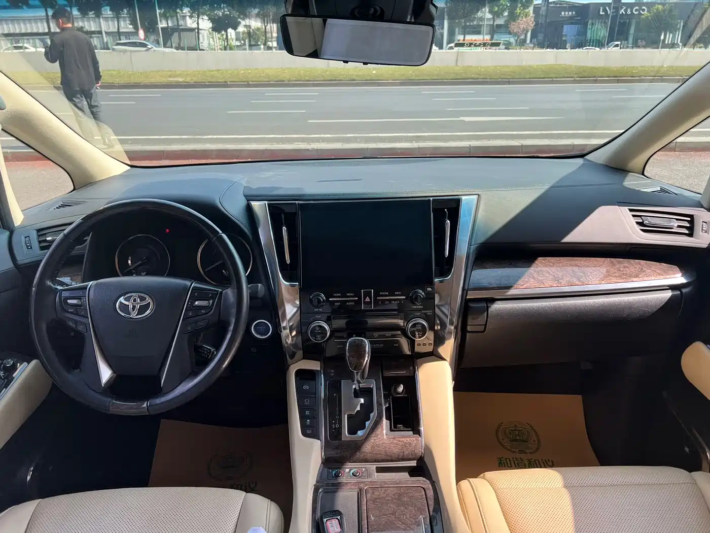 Toyota Vellfire 2020 Twin Engine 2.5L HV Premium Edition фото 10