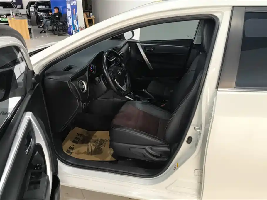 Toyota Corolla 2018 Hybrid 1.8L E-CVT Smart Edition фото 9