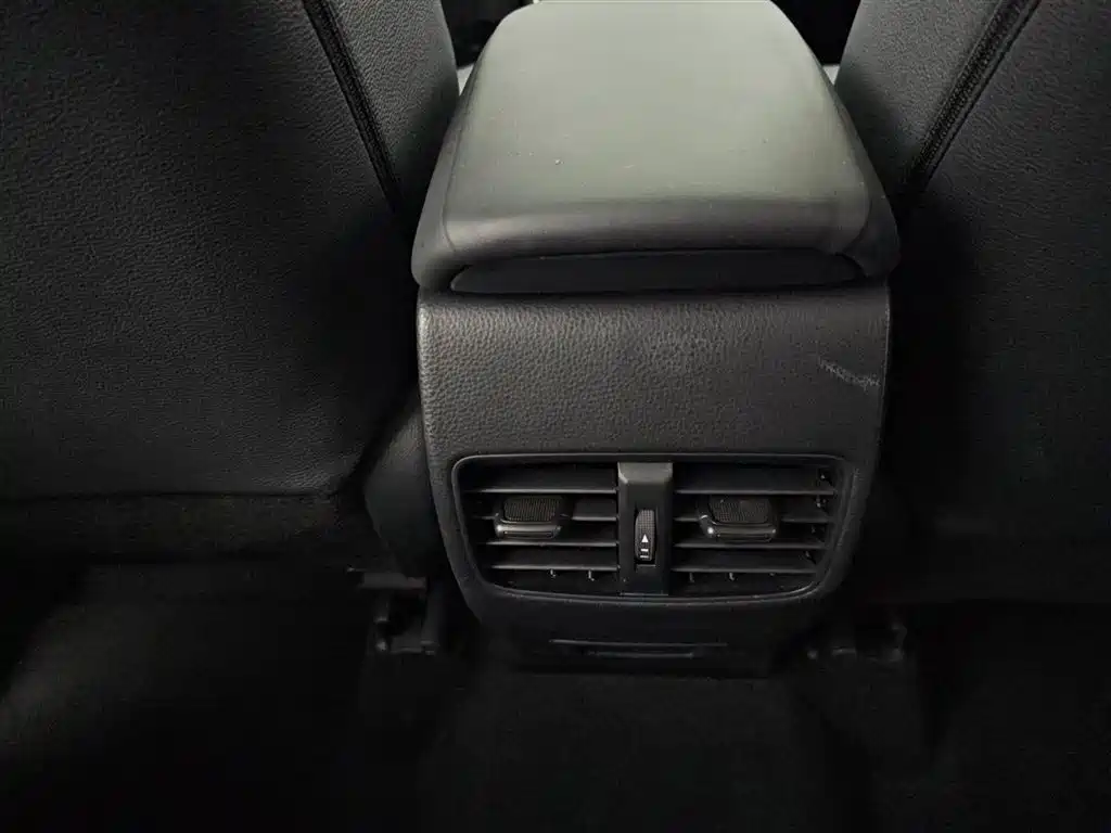 Toyota Frontlander 2023 2.0L CVT Luxury Edition фото 14