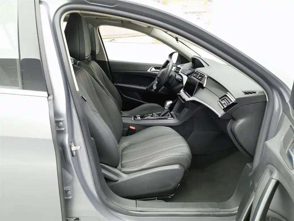 Peugeot 408 2022 1.6T Light Chaser Edition фото 23