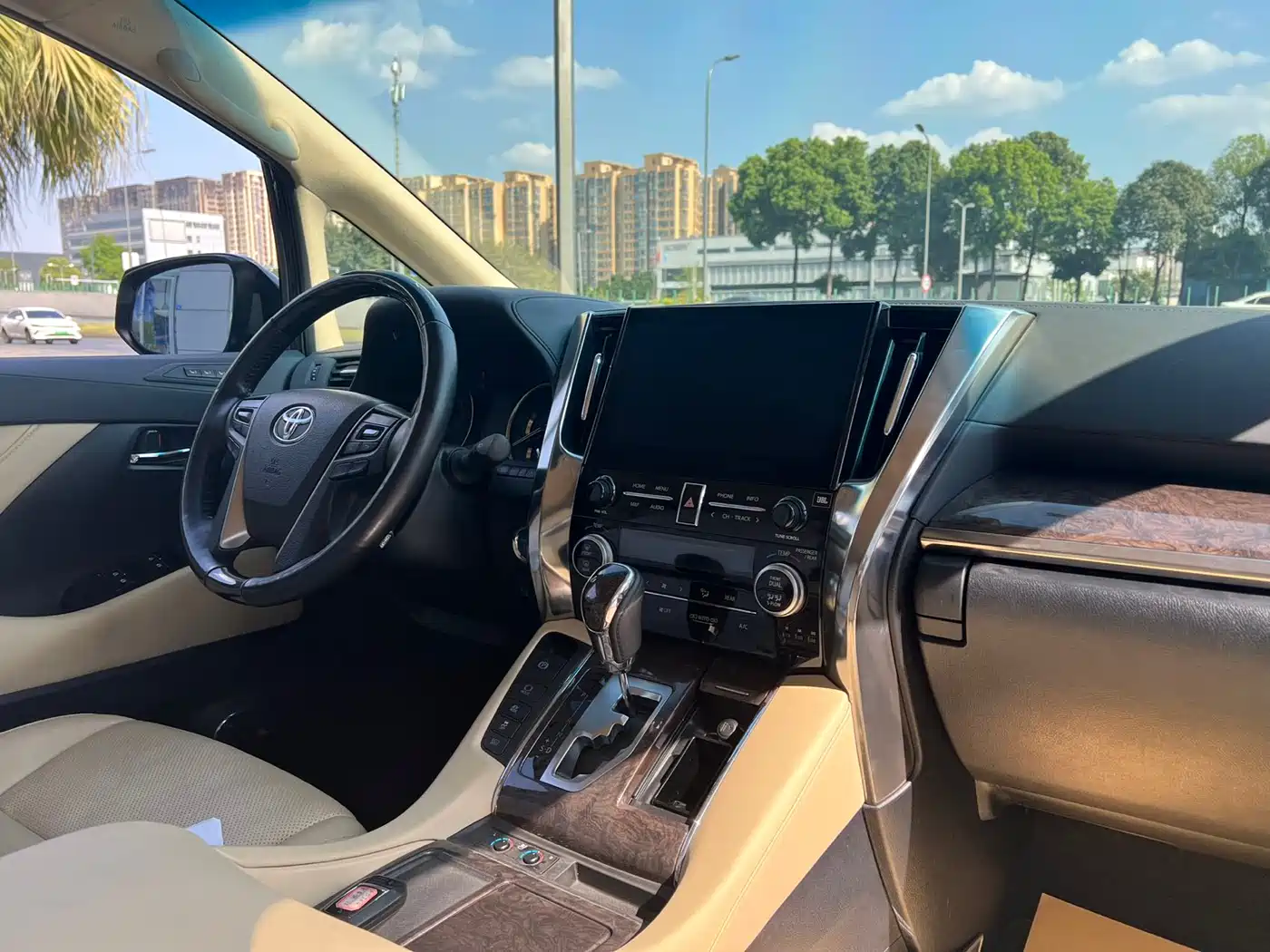 Toyota Vellfire 2020 Twin Engine 2.5L HV Premium Edition фото 8