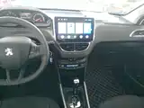 Photo 13 - Peugeot 2008
