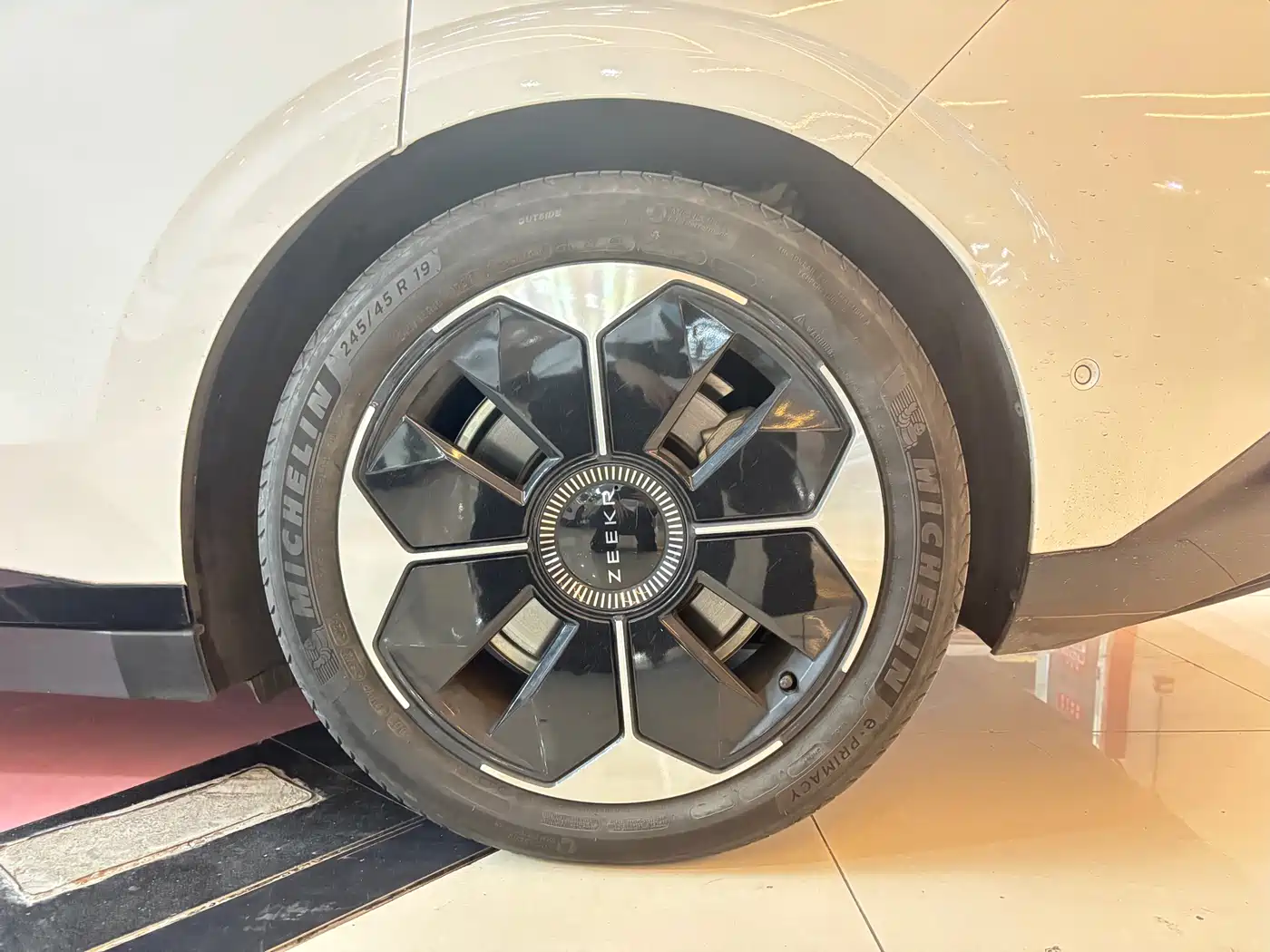 ZEEKR EXTREME KRYPTON 001