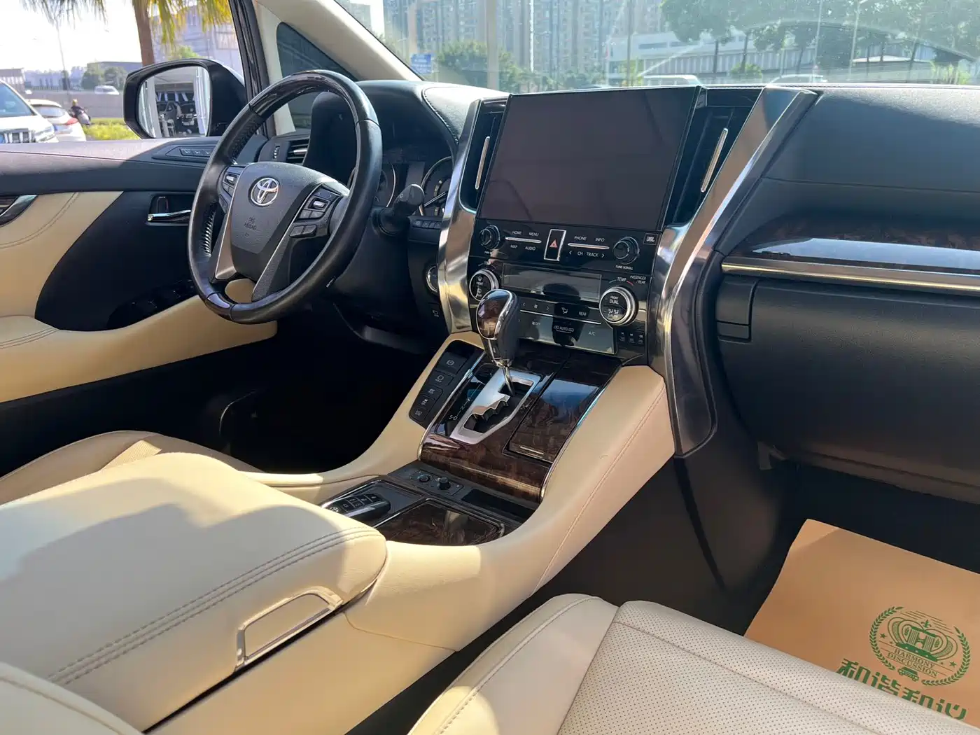 Toyota Alphard 2021 Hybrid 2.5L Luxury фото 4