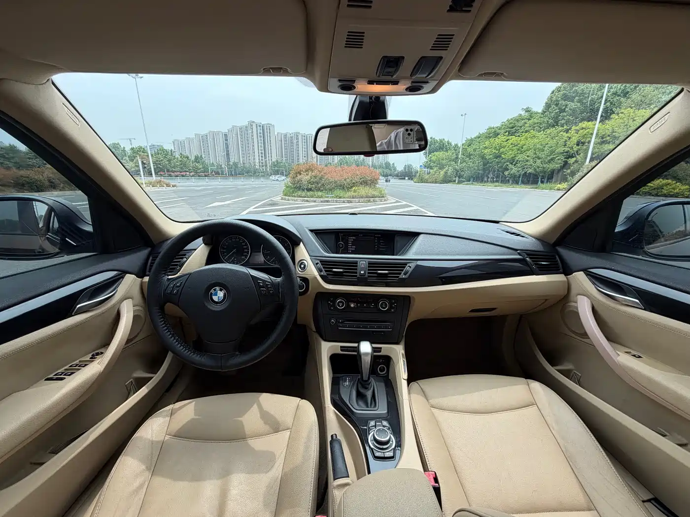 BMW X1 (Import) 2010 sDrive18i Luxury Model фото 11