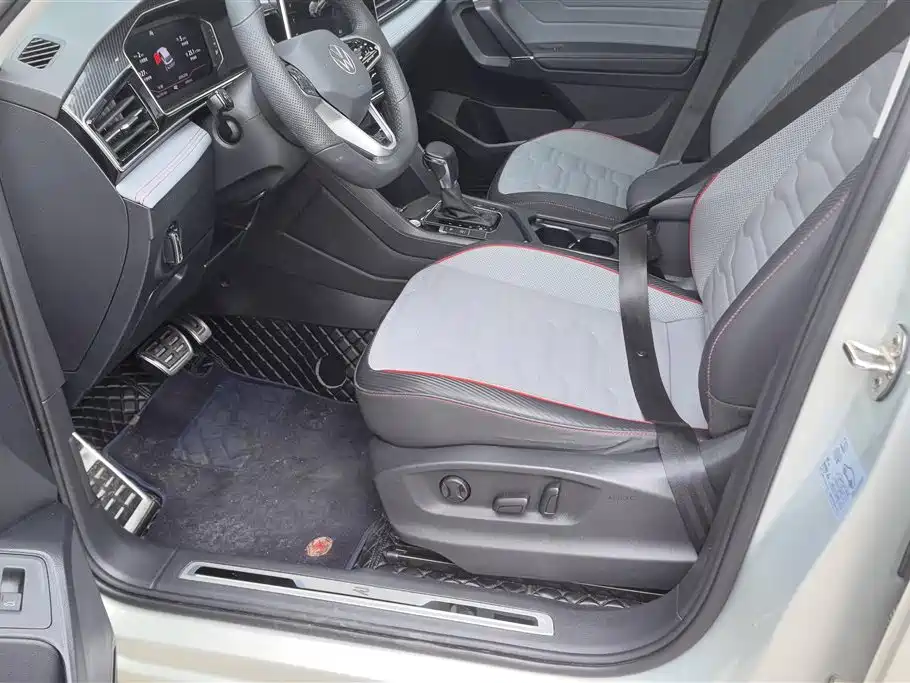 Volkswagen Tiguan L 2022 330TSI Auto 2WD R-Line Premium Edition фото 9