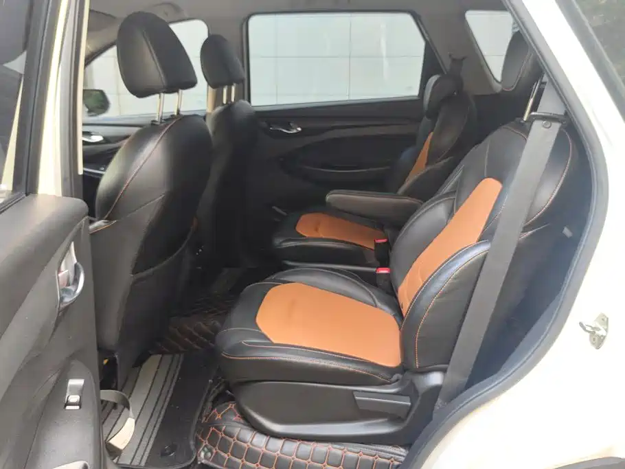 Wuling Motors Wuling Hongguang S3 2020 2019 Auto-Clutch Version 1.5L Manual Comfort China V