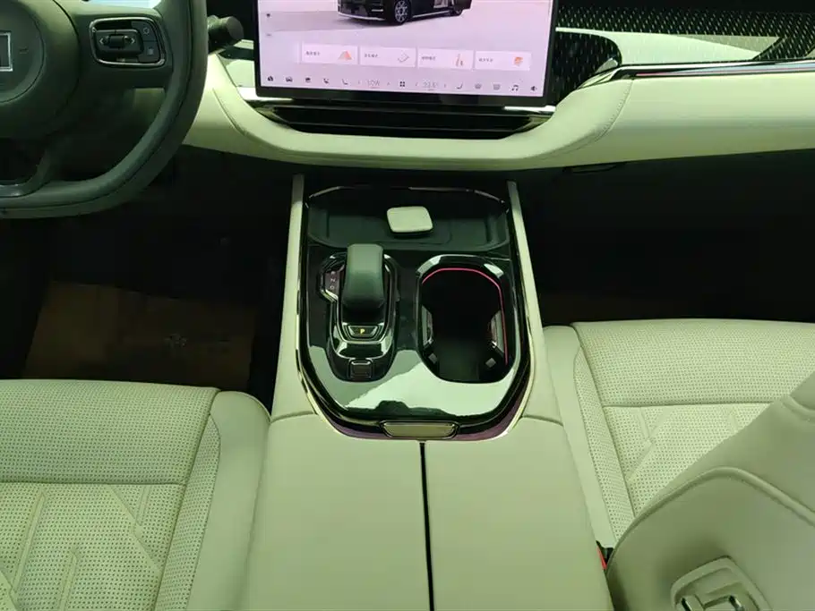 ZEEKR 009 2025 2024 6-seat Executive AWD 108kWh