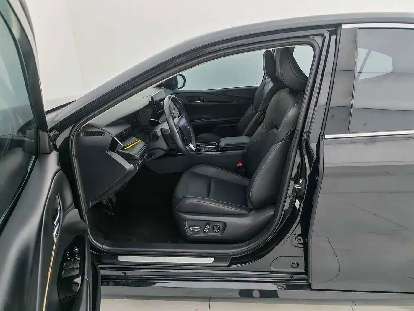 Toyota Camry 2025 2024 2.0GVP Luxury Edition