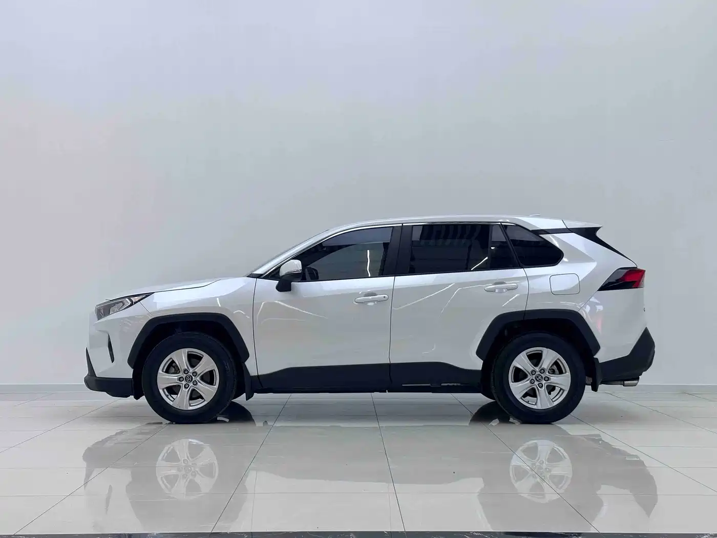 Toyota RAV4 Rongfang 2022 2.0L CVT 2WD Urban Edition фото 4