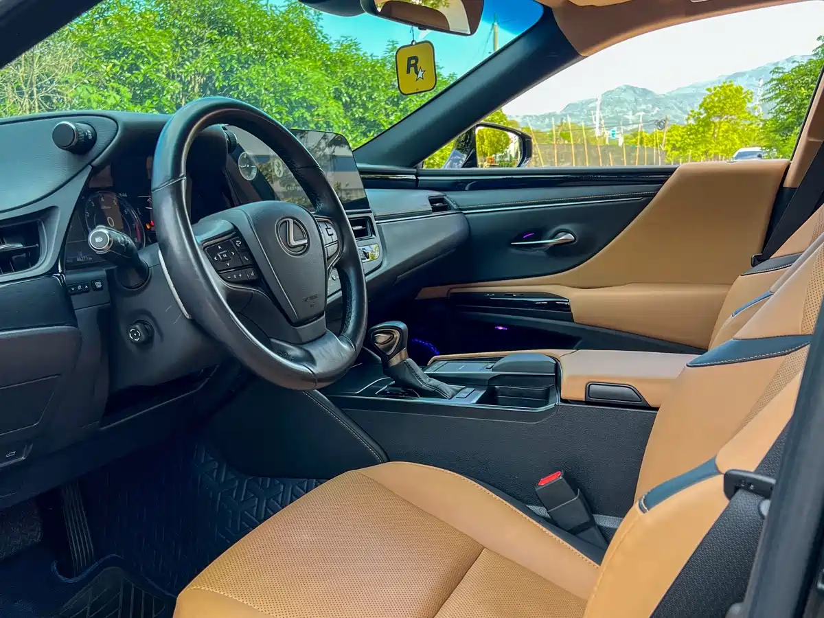 Lexus ES 2022 200 Excellence Edition фото 11
