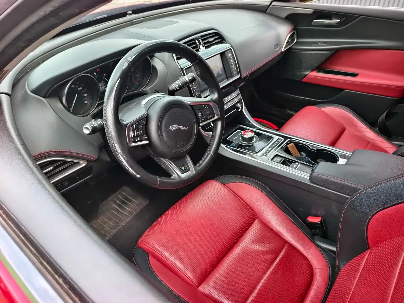 Jaguar XE 2017 2017 2.0T 200PS R-Sport