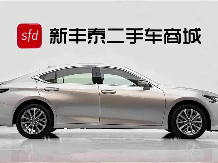 Lexus ES 2025 2025 300h Ultimate Edition