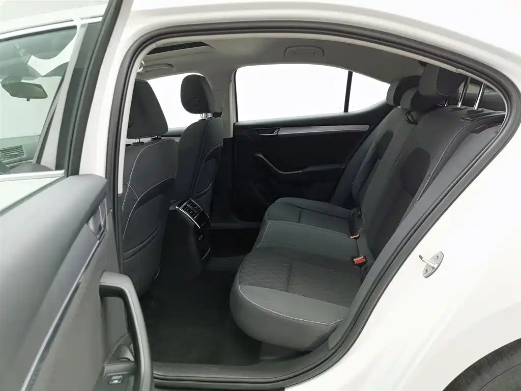 Škoda Superb 2019 TSI280 DSG Standard Edition фото 15