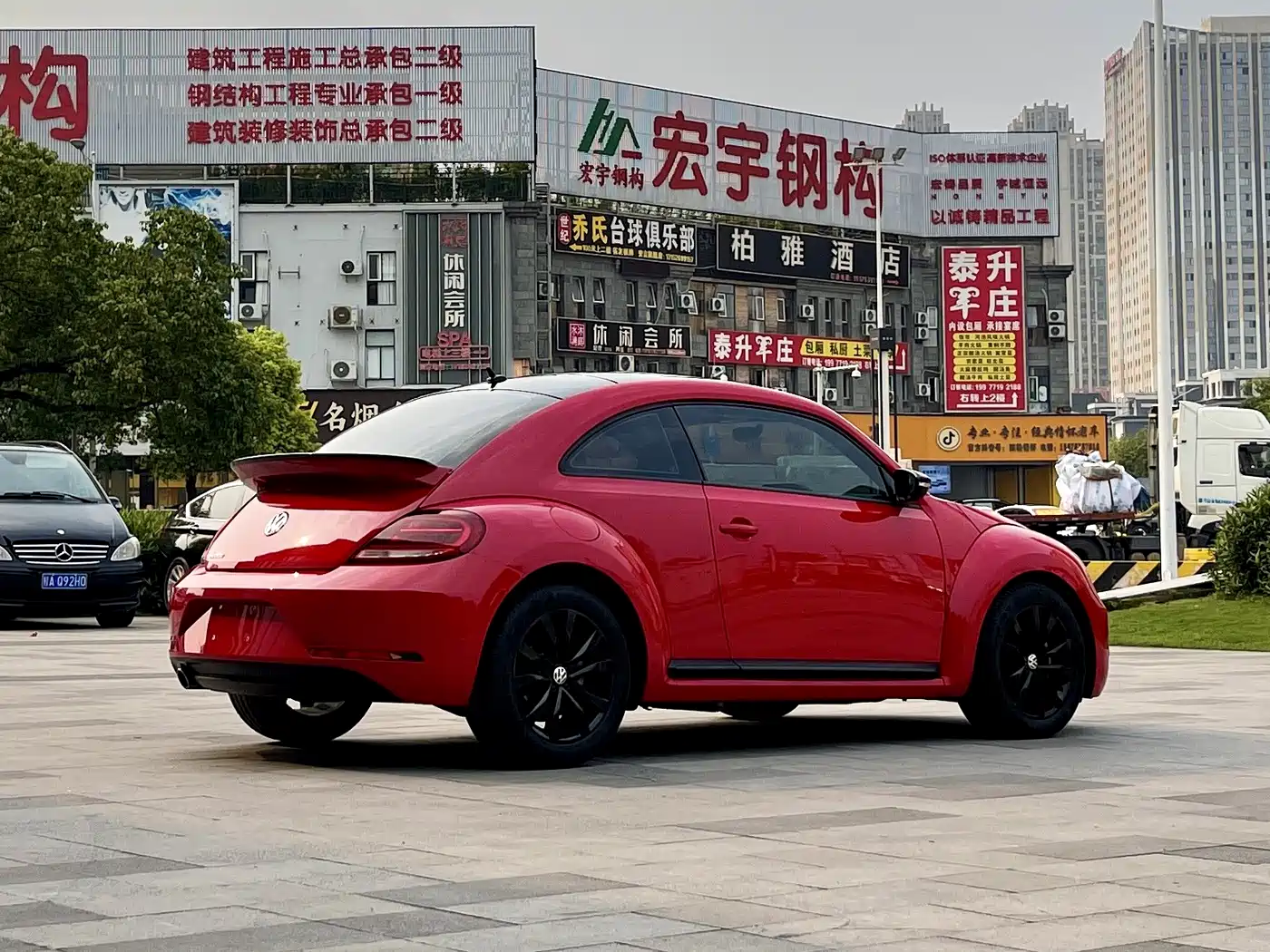 Volkswagen Beetle 2018 180TSI Trend Joy Edition фото 7
