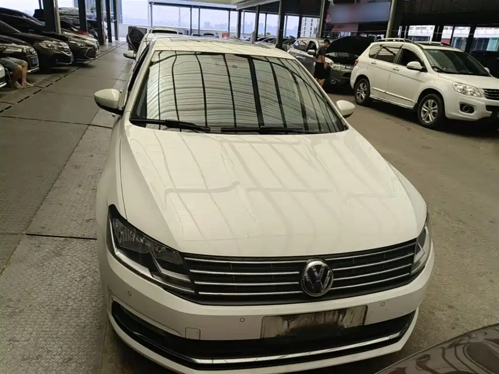 Volkswagen Lavida 2017 1.6L Automatic Comfort Edition фото 3