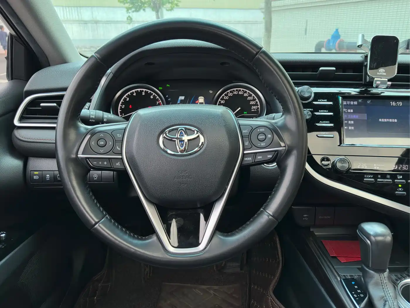 Toyota Camry 2018 2.0G Luxury Edition фото 11