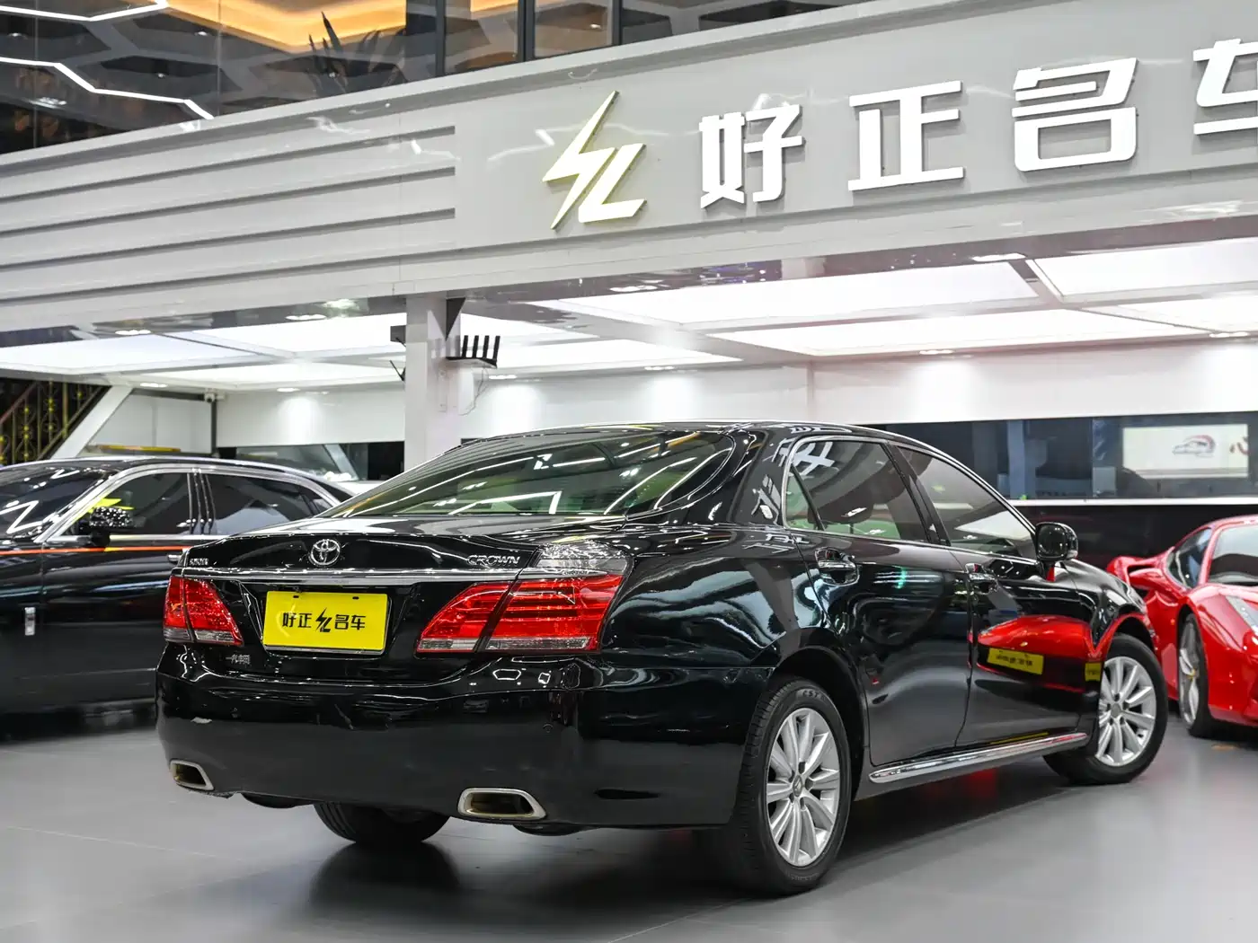Toyota Crown 2012 2.5L Royal Leather Edition фото 8