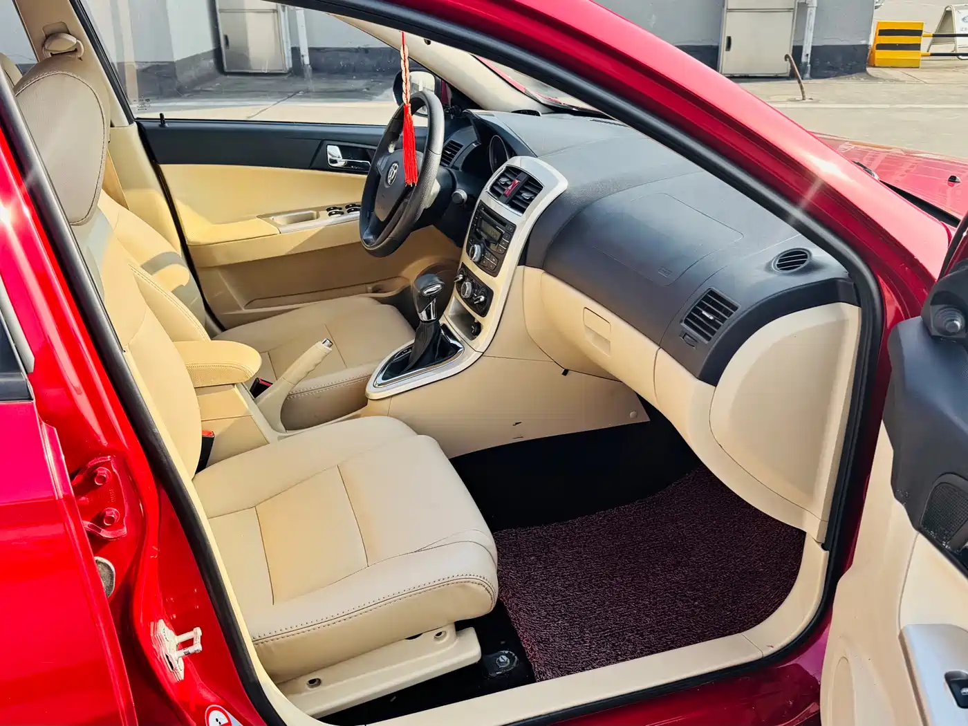 Zhonghua H330 2014 2013 1.5L Auto Comfort