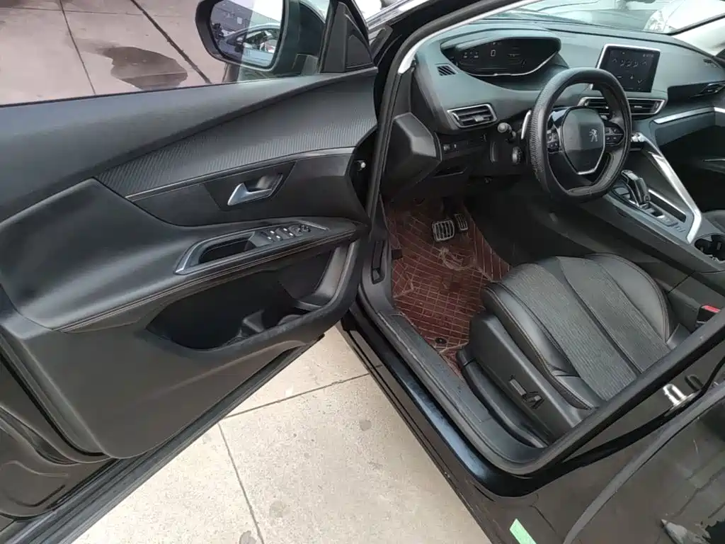 Photo 16 - Peugeot 5008