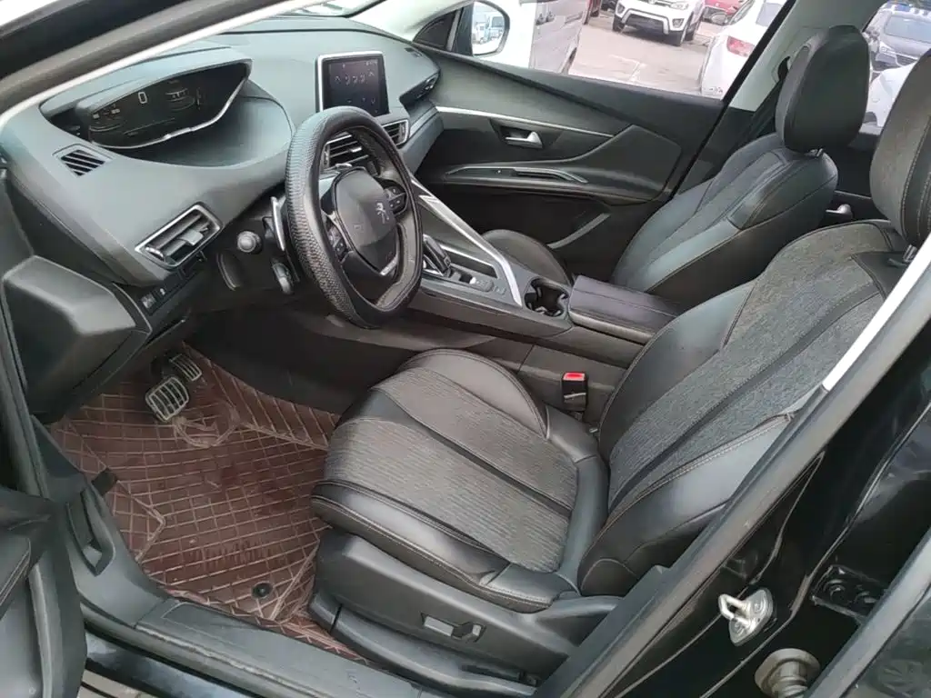 Photo 15 - Peugeot 5008
