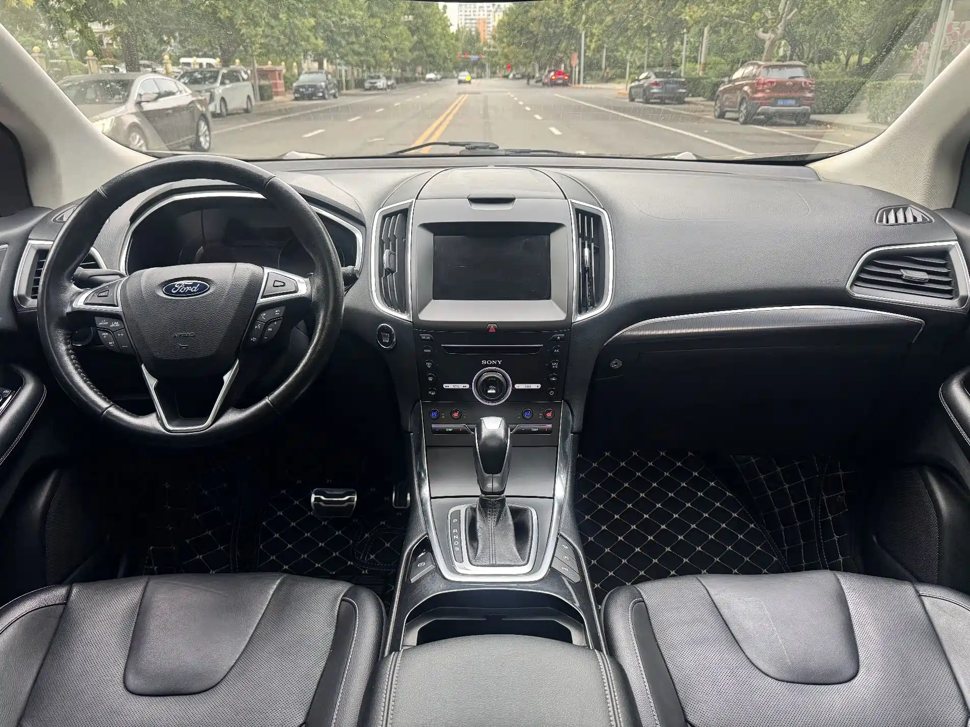 Фото 16 - Ford Edge
