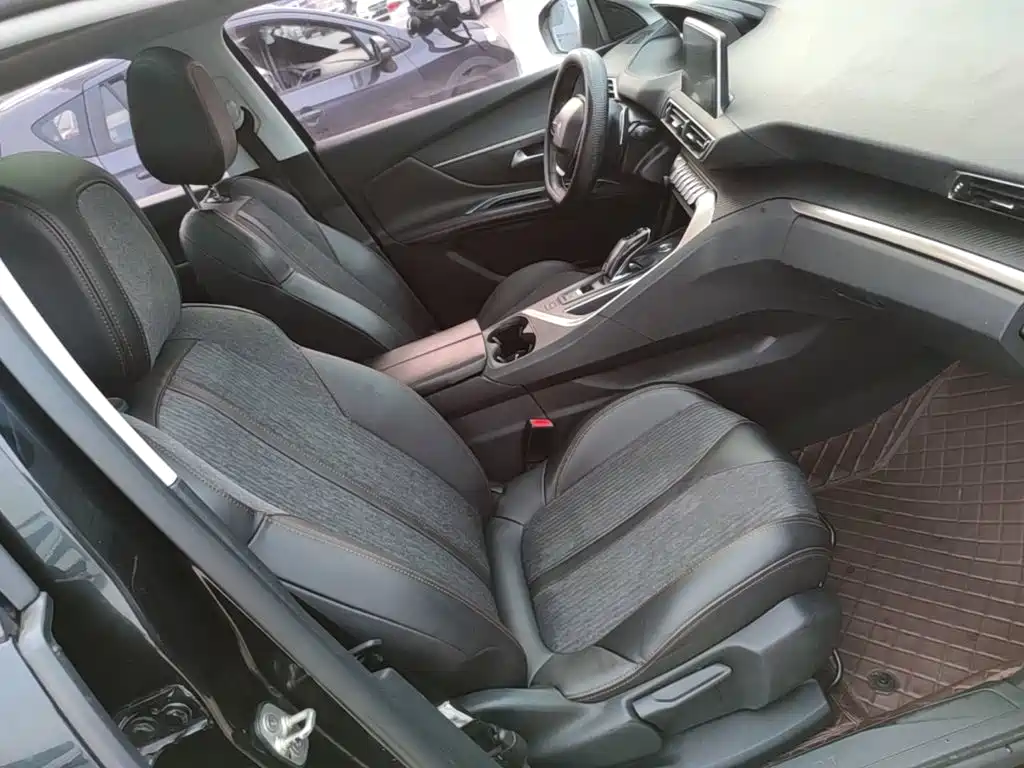 Photo 25 - Peugeot 5008