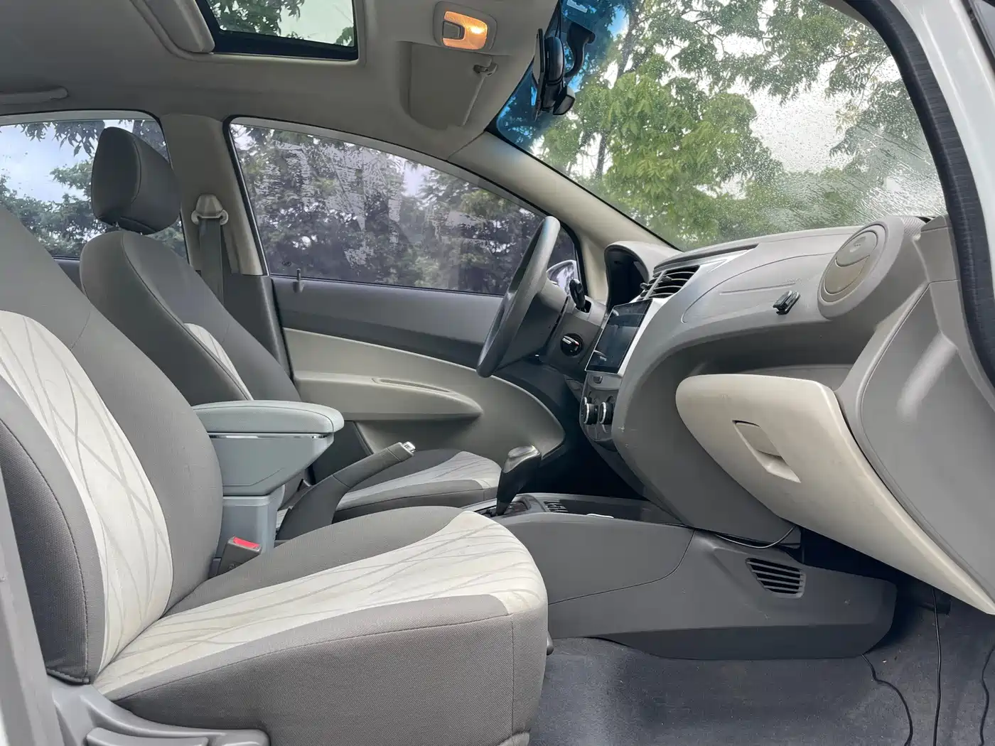 Chevrolet Sail 2014 2011 Sedan 1.4L AMT Happiness Edition