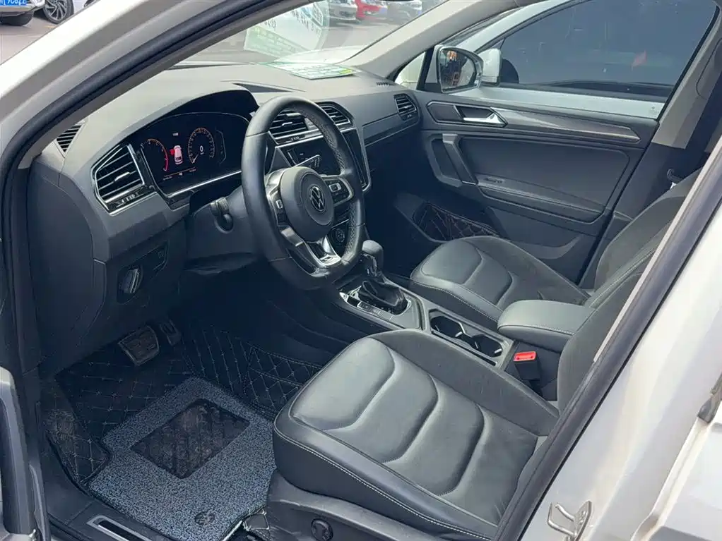 Volkswagen Tiguan L 2021 330TSI Automatic 2WD R-Line Premium фото 9