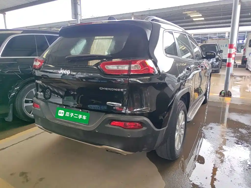 Фото 7 - Jeep Cherokee