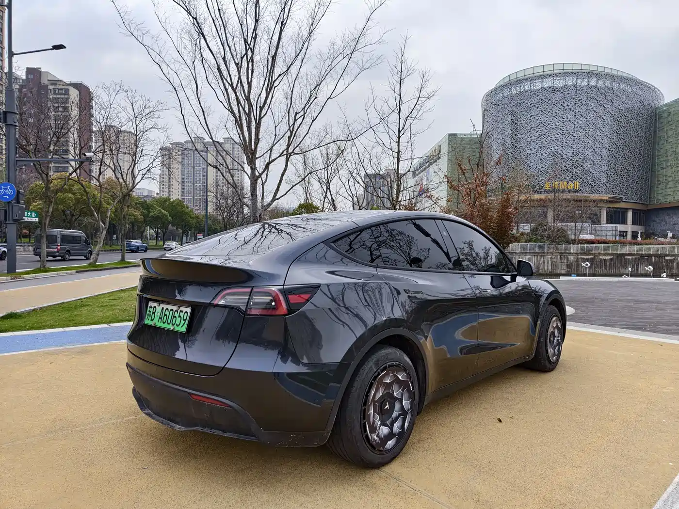 TESLA MODEL Y