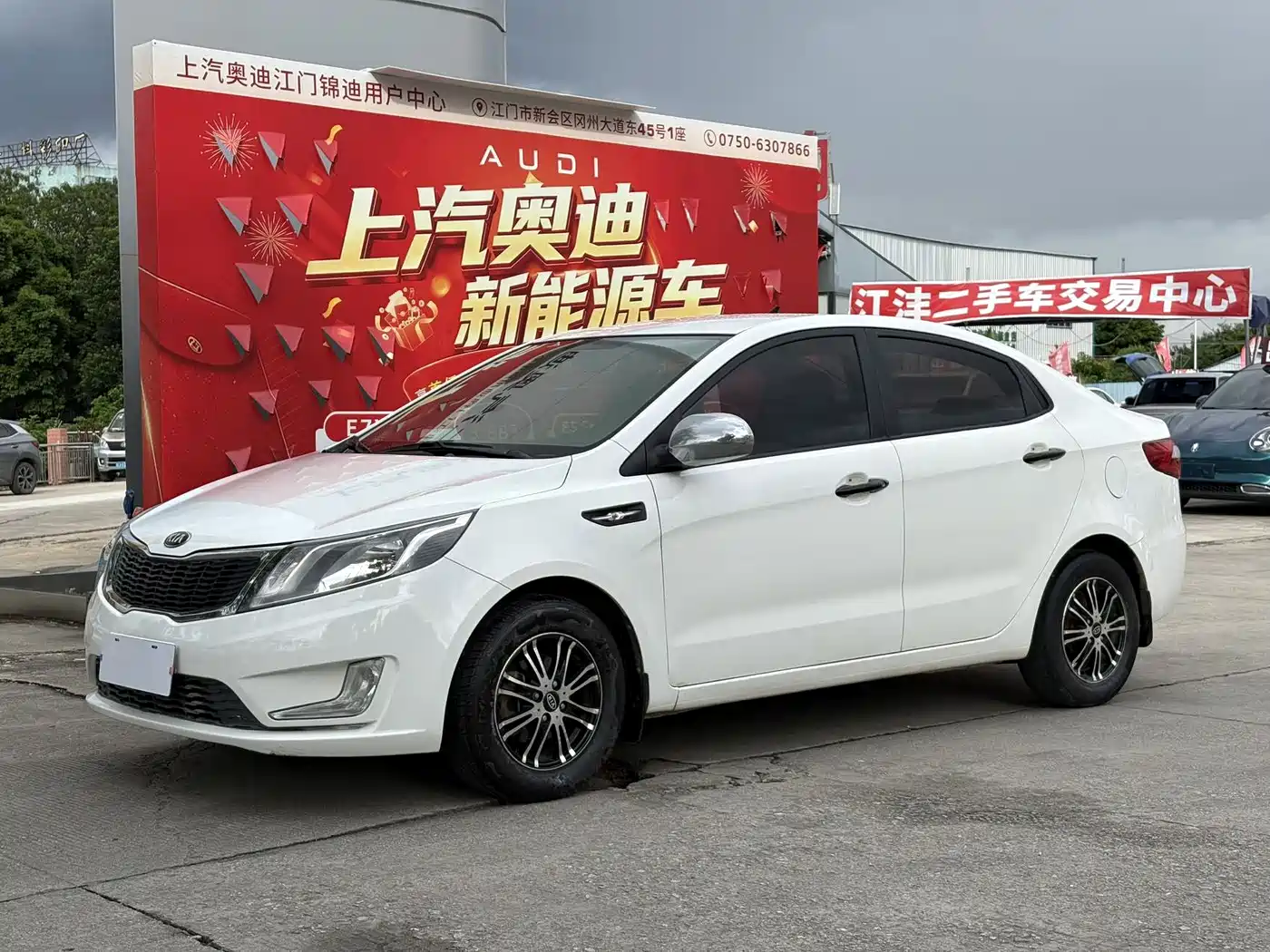 Kia K2 2013 2011 Sedan 1.4L AT GLS