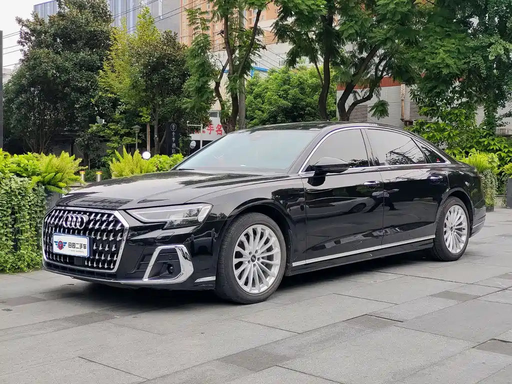 Фото 1 - Audi A8