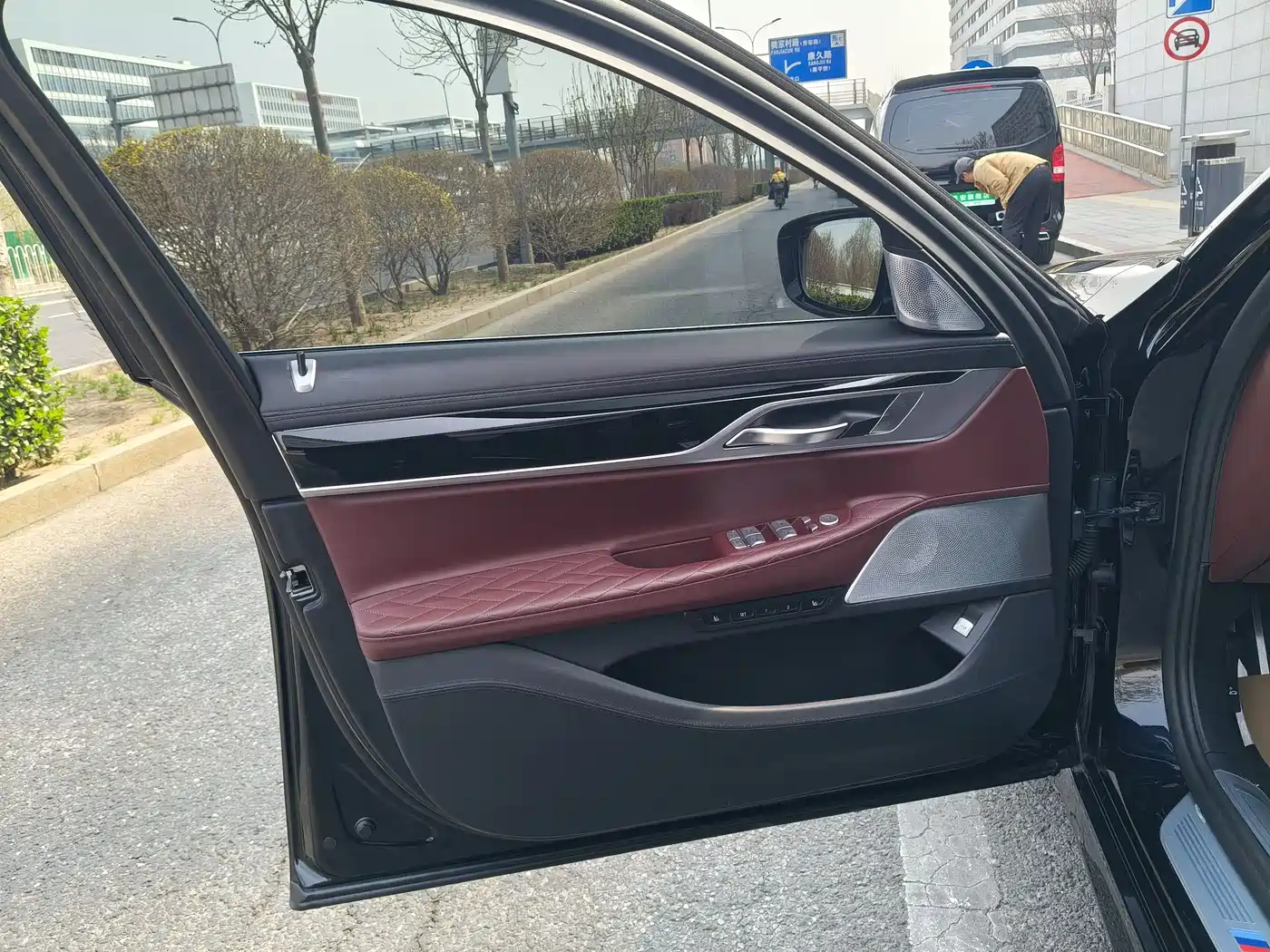 BMW 7 Series 2019 Facelift 740Li xDrive Executive M Sport Package фото 6