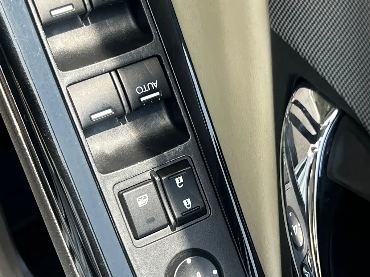Honda Spirior 2015 2.4L Luxury Edition фото 22