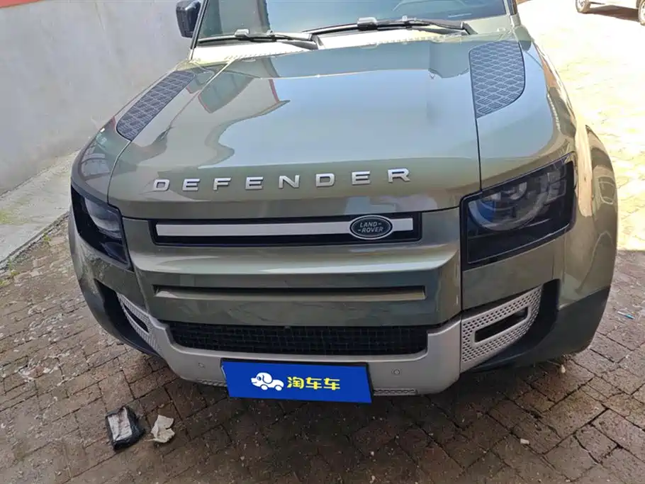 Land Rover Defender 2023 Facelift 90 2.0T P300 SE фото 2