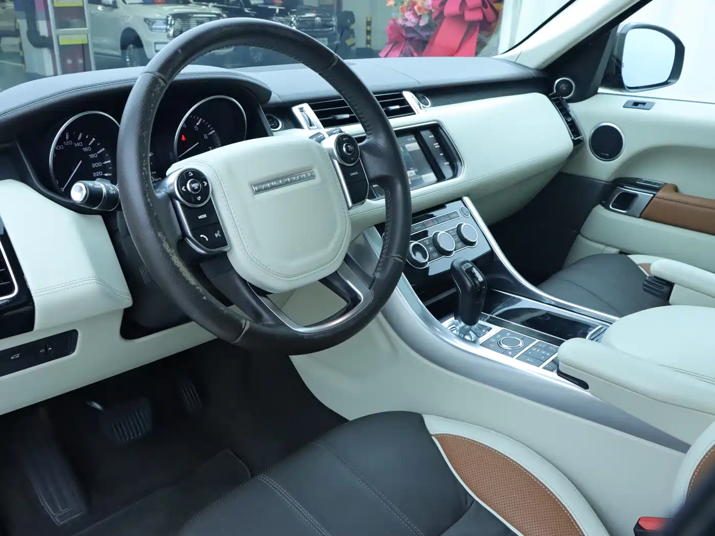 Land Rover Range Rover Sport 2014 3.0 SC V6 Trendsetting Genesis Edition фото 6