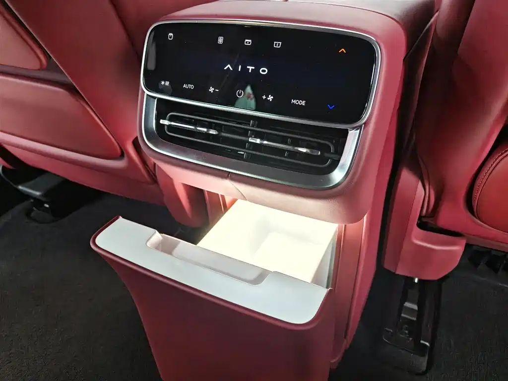 AITO Wenjie AITO M8 2025 Model Extended Range Ultra Edition 53.4kWh 5-Seater фото 16
