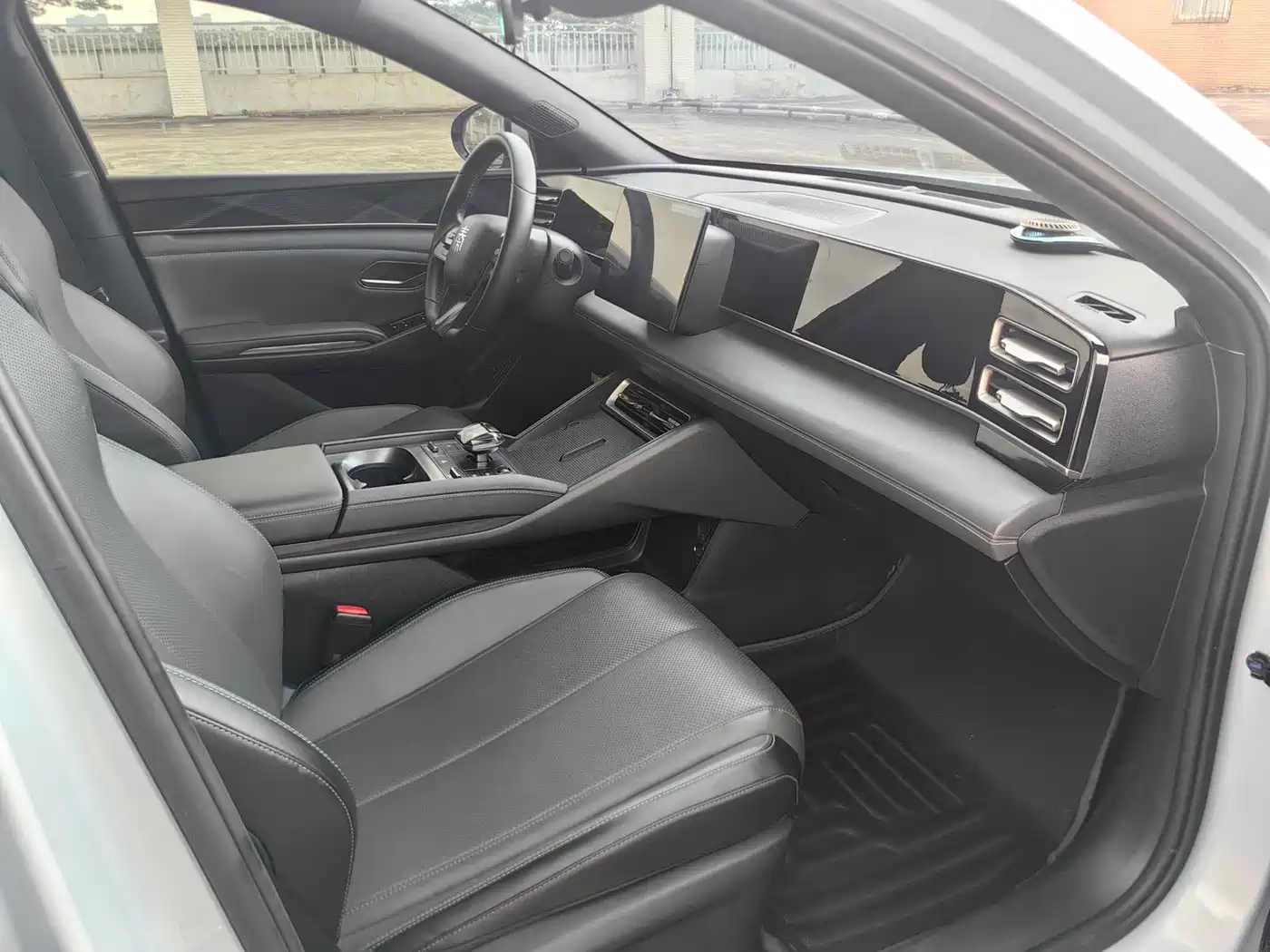 BYD Qin L 2024 DM-i 80KM Leading Edition фото 19