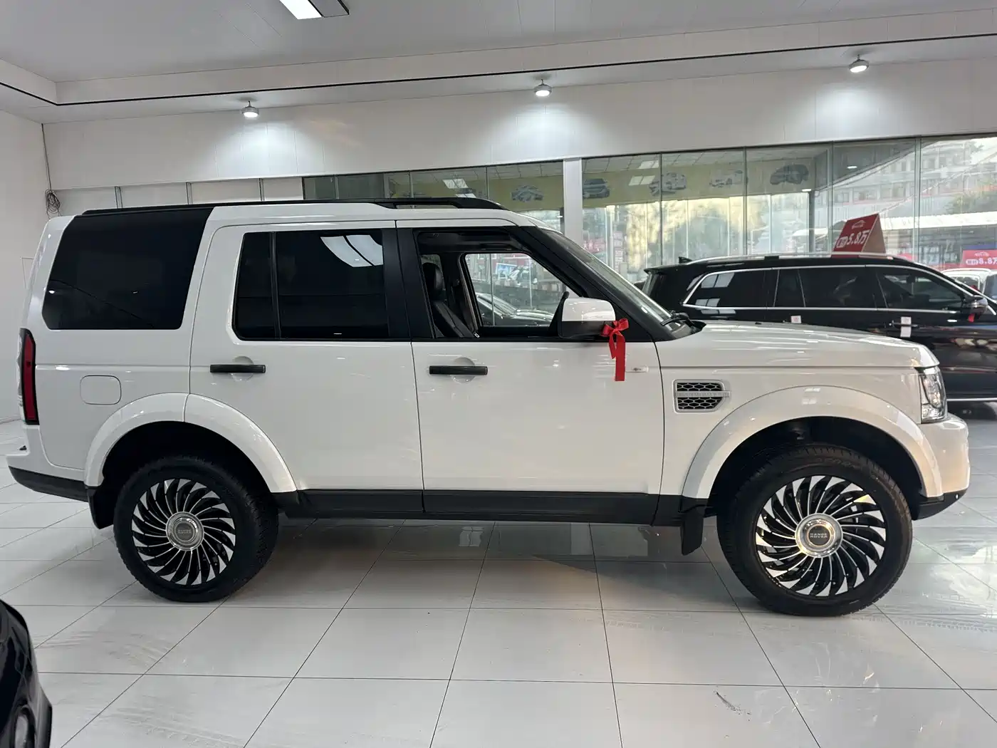 Land Rover Discovery 2013 3.0 SDV6 HSE Diesel фото 14