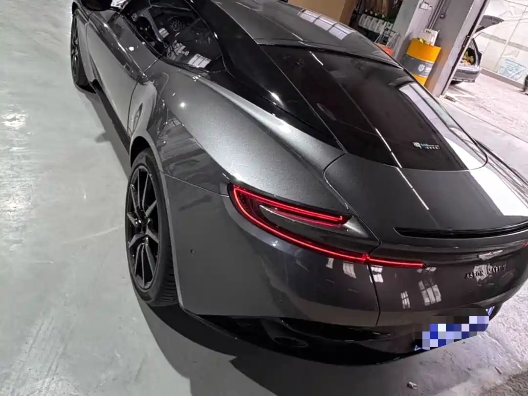 ASTON MARTIN DB11