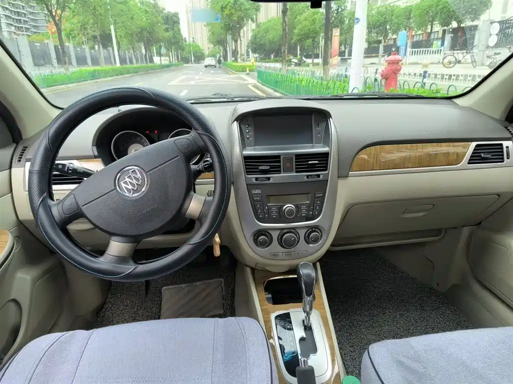 Buick Excelle 2015 1.5L Automatic Classic фото 6