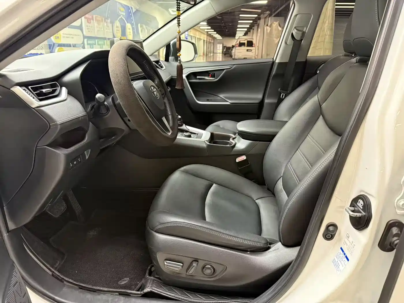 Toyota RAV4 Rongfang 2020 2.0L CVT 4WD Premium Edition фото 6
