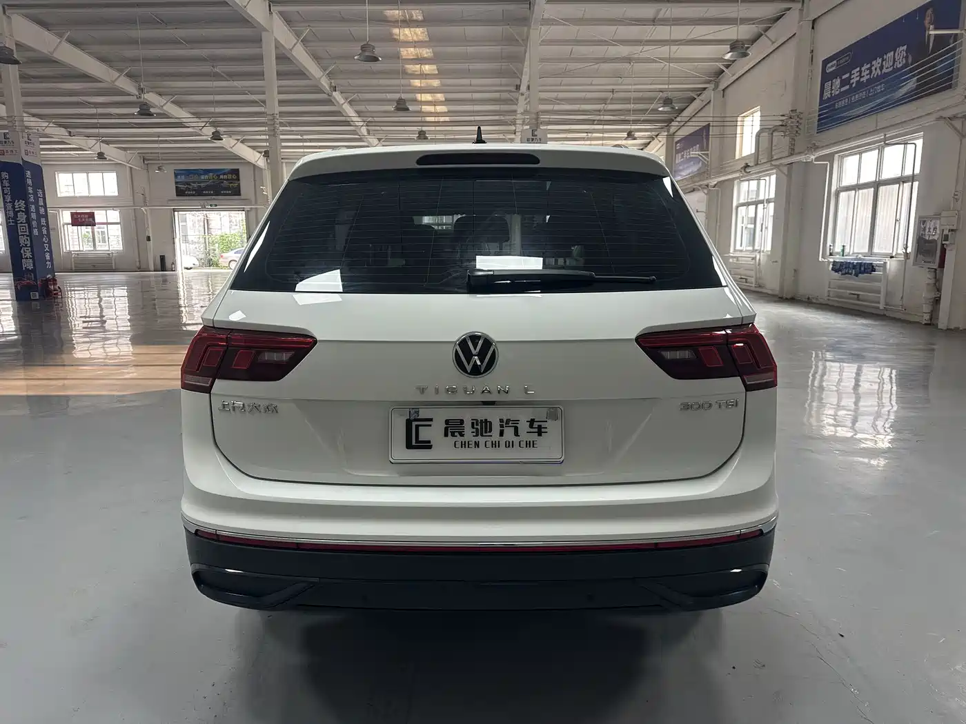 Photo 5 - Volkswagen Tiguan L