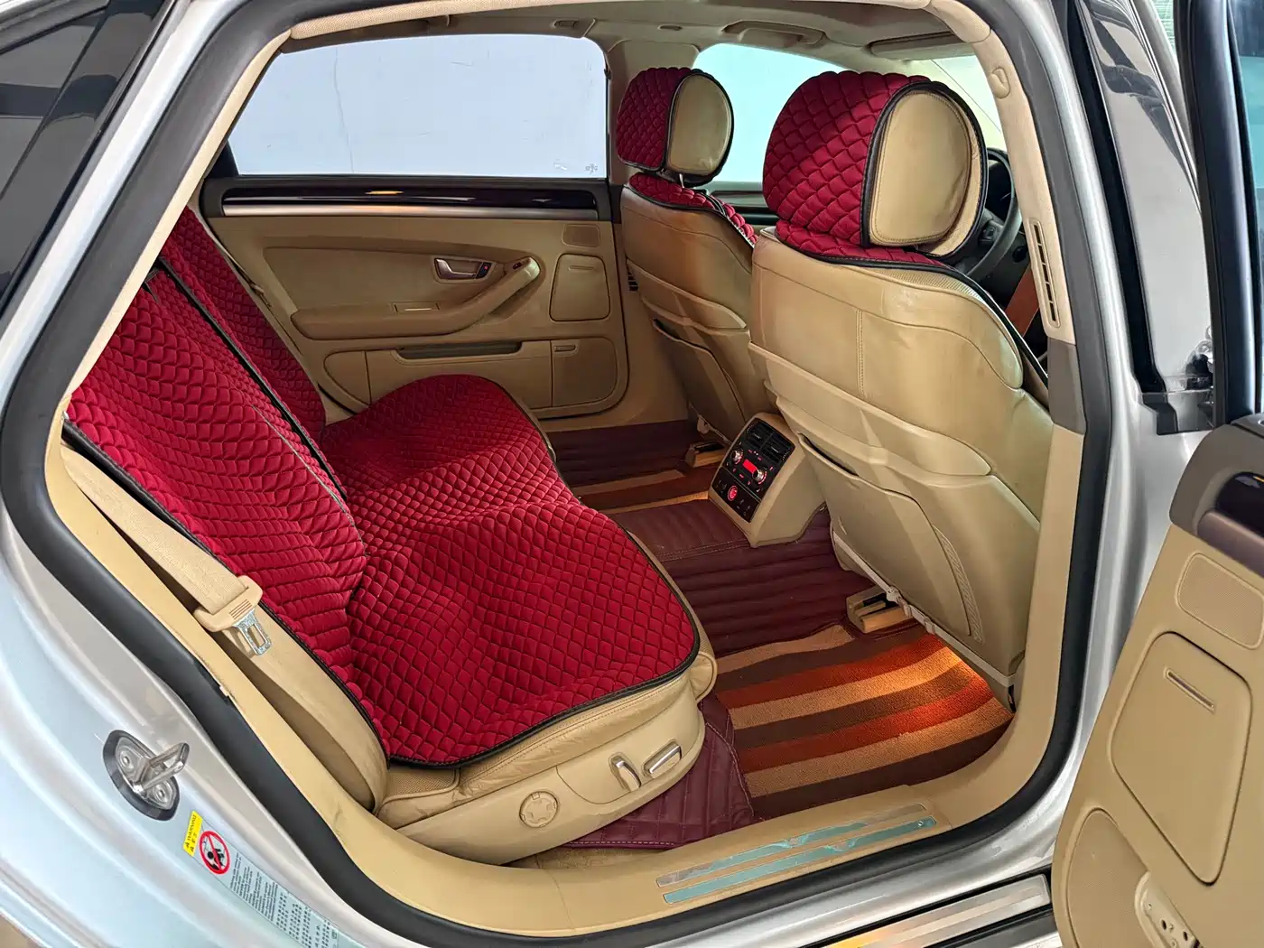 Photo 8 - Audi A8
