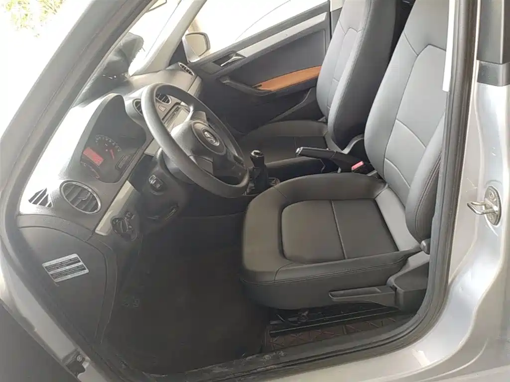 Volkswagen Jetta 2015 1.4L Manual Comfort фото 15