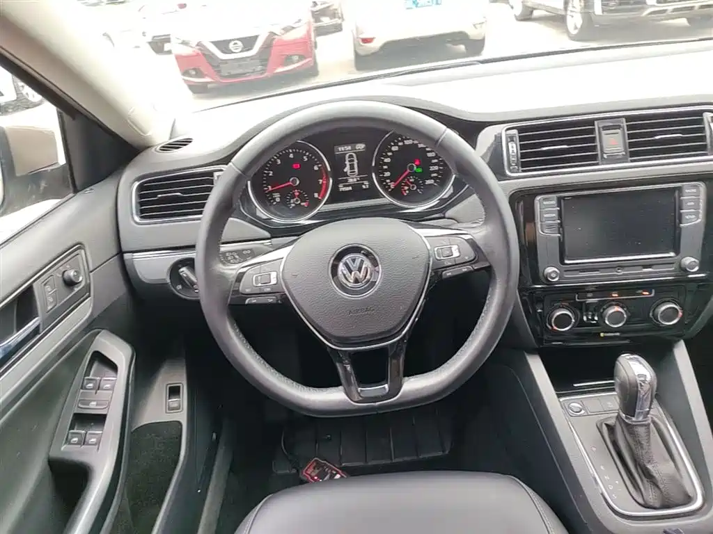 Volkswagen Sagitar 2018 280TSI DSG Spark Edition фото 11