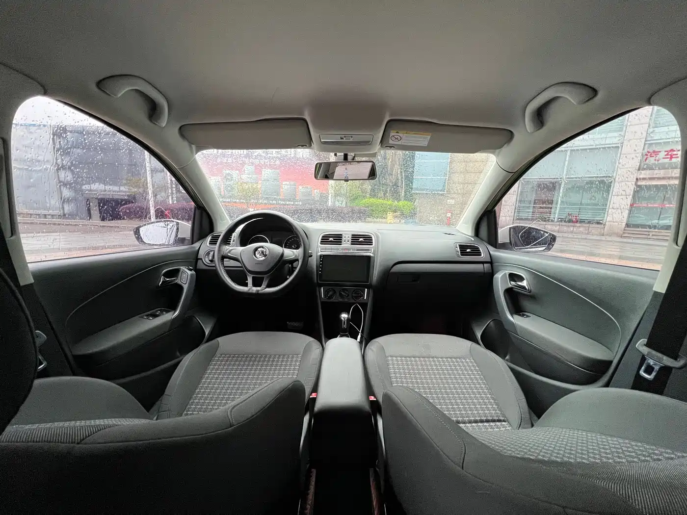 Volkswagen Polo 2014 1.6L Automatic Comfort Edition фото 13