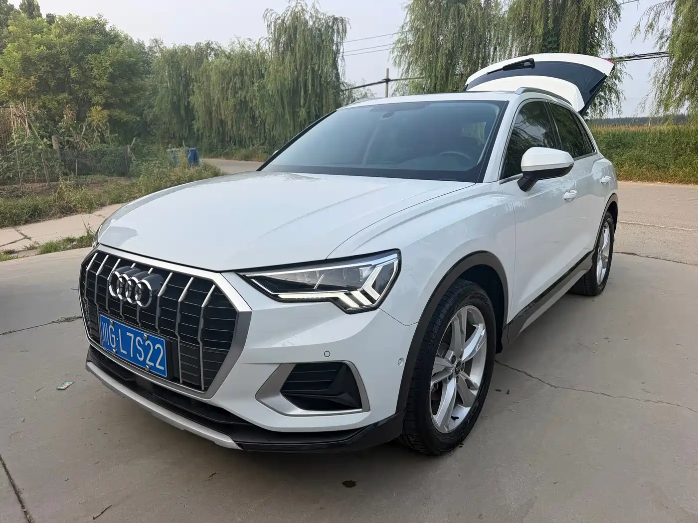 Photo 1 - Audi Q3